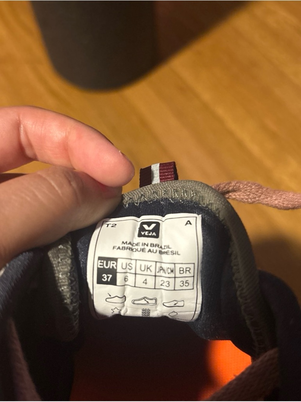 Veja Venturi Sneakers - Picture 3 of 4